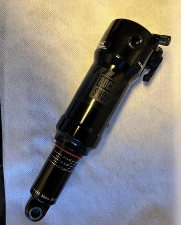 Käytetty RockShox Deluxe RT, DebonAir, 185x50 2018 Rear Suspension