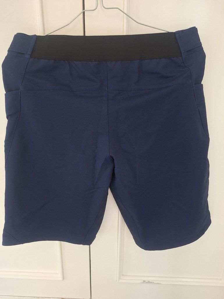 Used Shimano SAYAMA shorts 2025 bike — image 2 of 5