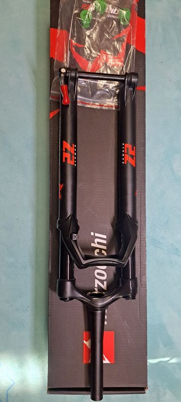Tweedehands Marzocchi Bomber Z2 2022 Fork