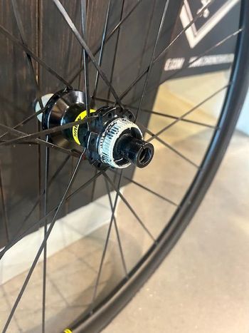 Used Mavic Cosmic Elite Ust 2023 bike — image 8 of 13