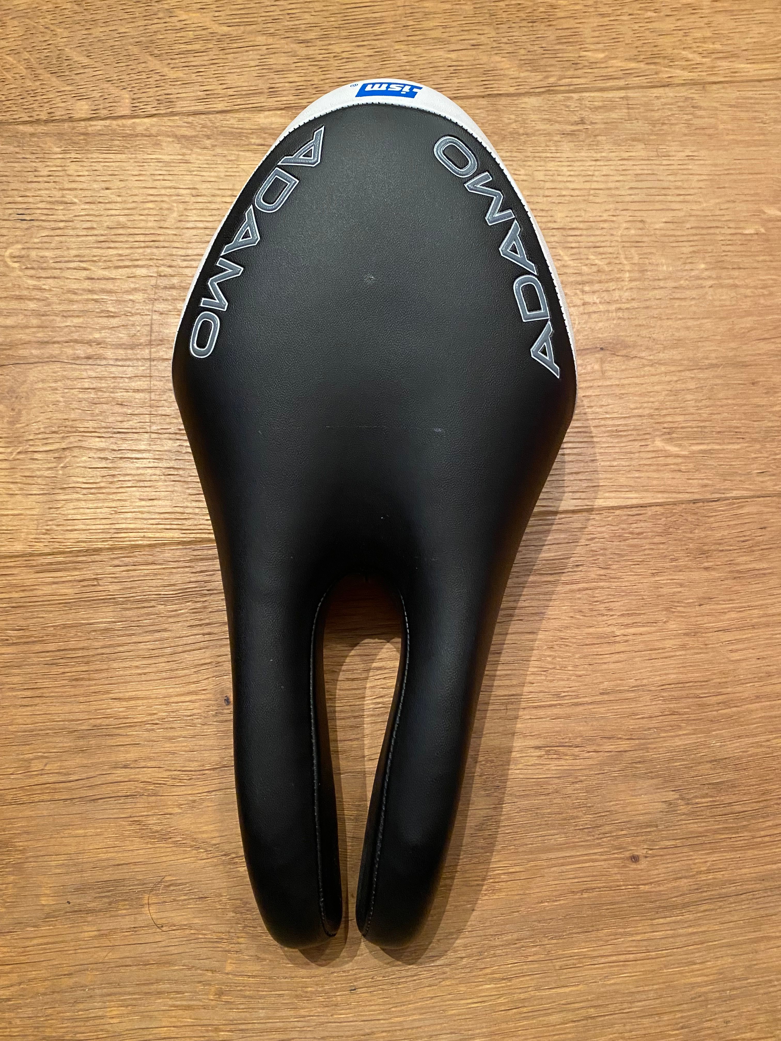 Ism adamo prologue saddle online