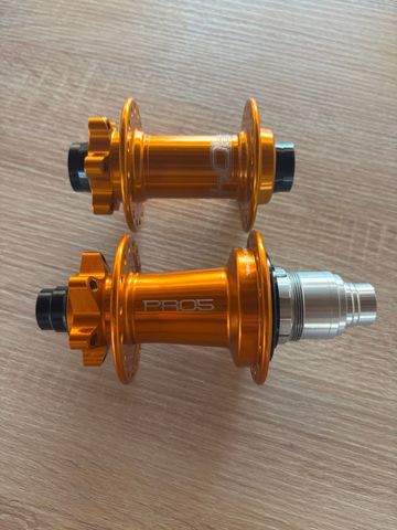 Hope Pro 5 / 4 2024 bike d'occasion — image 2 sur 3