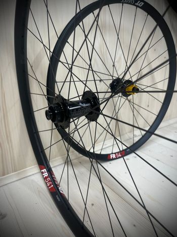 Używany Dt Swiss FR541 Mullet 29/27.5 Mullet Enduro 2025 Wheels