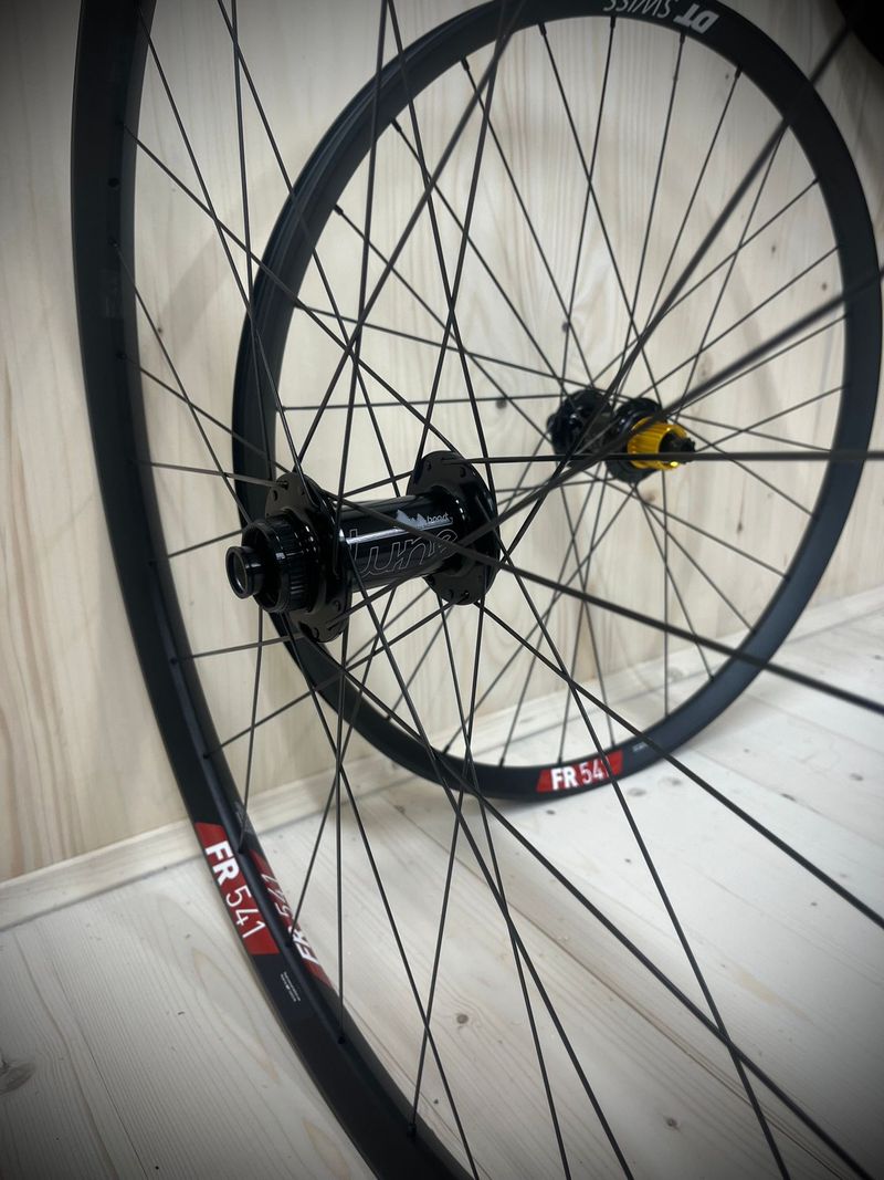 Used Dt Swiss FR541 Mullet 29/27.5 Mullet Enduro 2025 Wheels