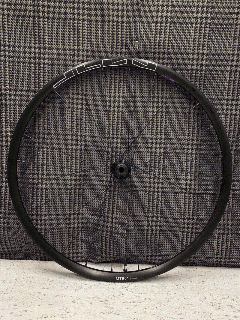 Used Shimano MT 601 27, 5” Wheels