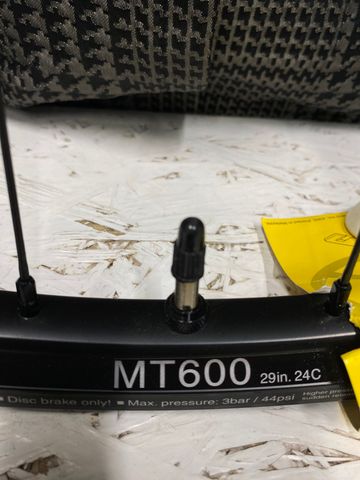 Shimano MT 600 29” bike d'occasion — image 2 sur 3