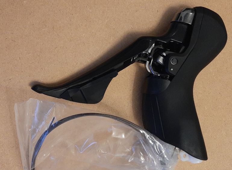 Used Shimano R8020 / R8070 2025 bike — image 8 of 11