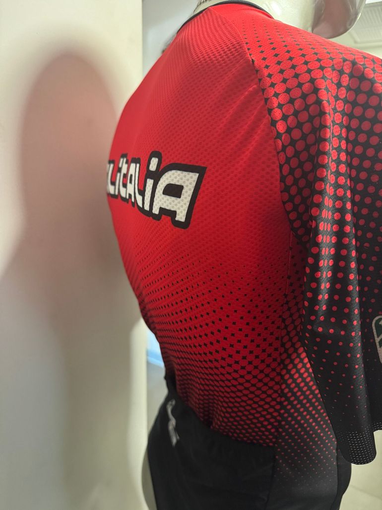 Used Ciclitalia Specialized Trek scott Colnago maglia estiva racing Ciclitalia 2025 bike — image 3 of 3