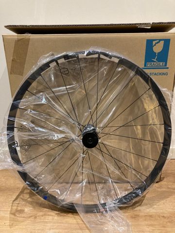 Brugt Shimano WH-MT500-CL Achterwiel - 27.5" | Clincher | Centerlock - QR 135 - HG 2023 Wheels