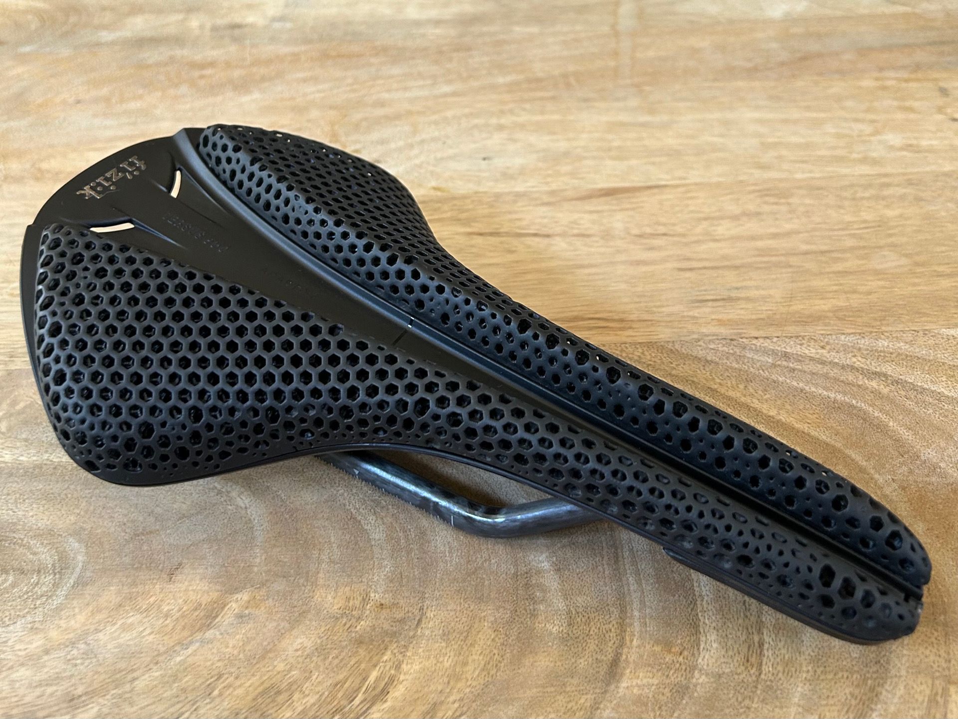 Fizik Antares Versus Evo R3 Adaptive Saddle Fizik Antares Versus