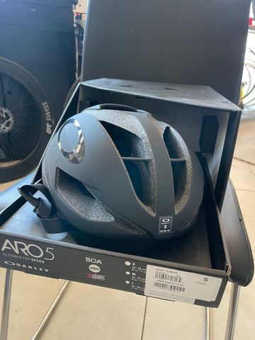 Tweedehands oakley ARO5 2023 Cycling Accessories
