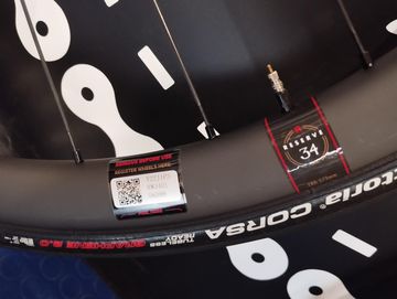 Brugt Reserve 34|37 Turbulent Aero 2024 bike — billede 3 af 4