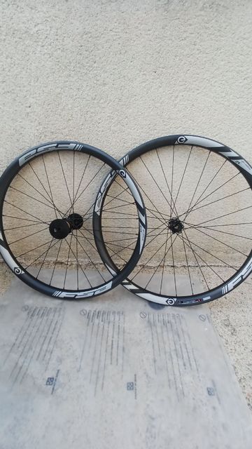 Used Fsa i29 carbon mullet 2025 bike — image 3 of 4