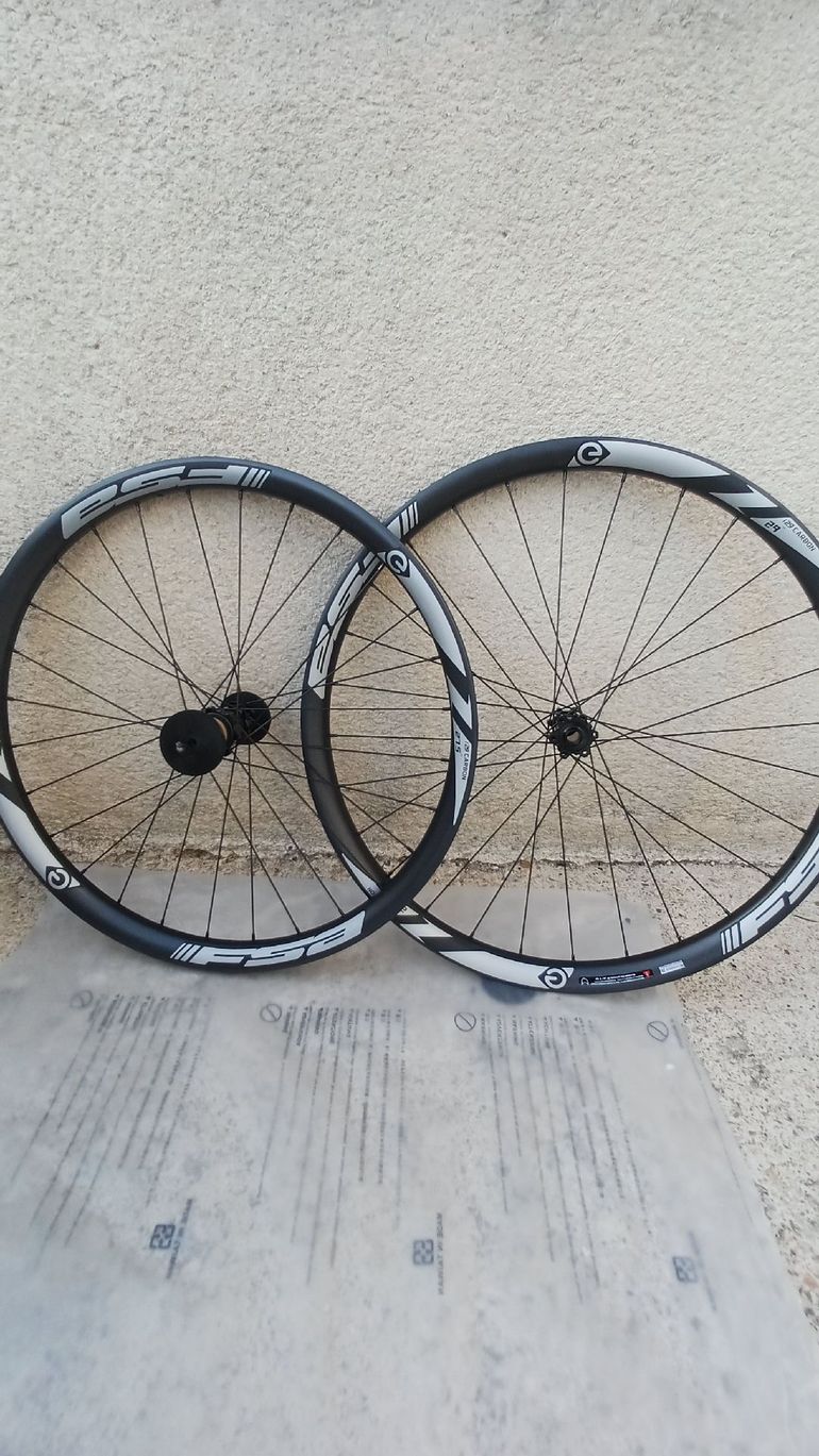 Brugt Fsa i29 carbon mullet 2025 bike — billede 3 af 4