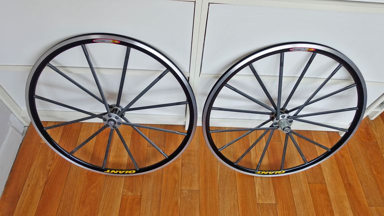 Used Giant GIANT Composite 700c wheelset. 2003 bike — image 1 of 11