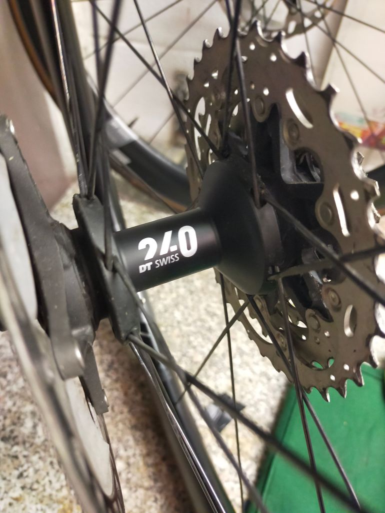 Used Dt Swiss 1400 arc dicut disc 2023 bike — image 2 of 6