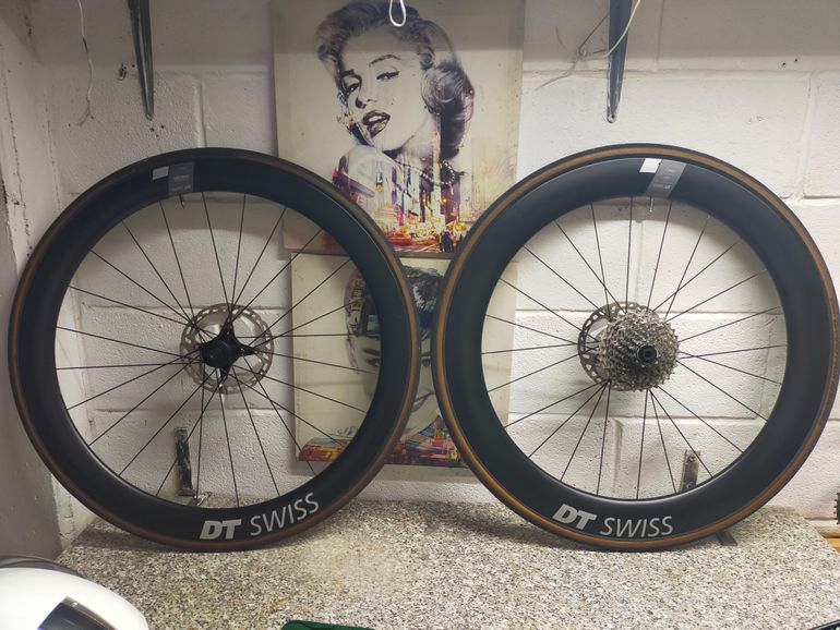 Used Dt Swiss 1400 arc dicut disc 2023 bike — image 3 of 6