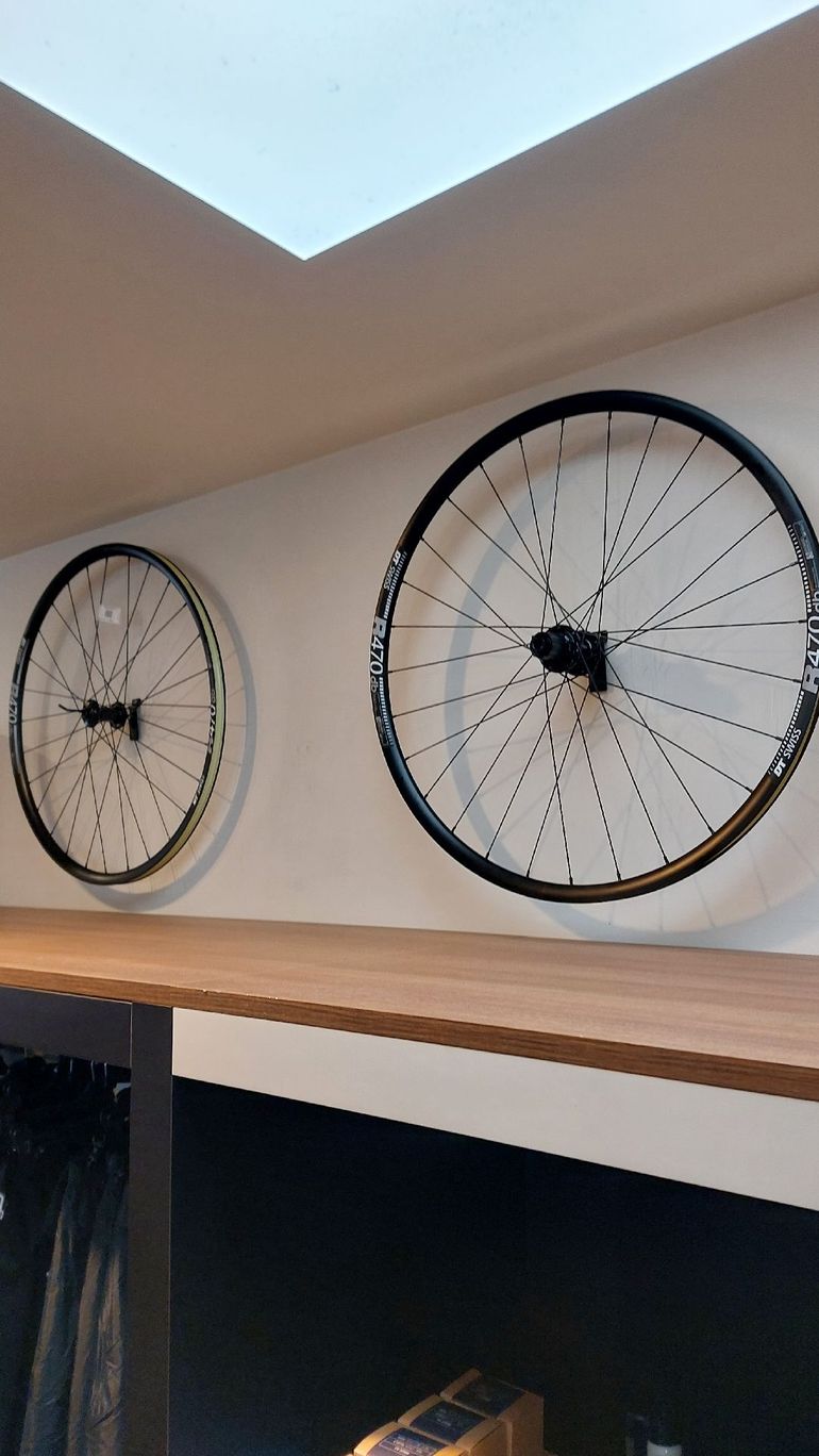 Used Dt Swiss R470/Shimano hub 2025 bike — image 1 of 4