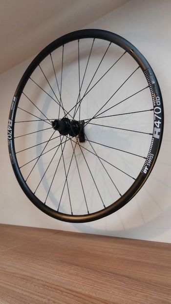 Used Dt Swiss R470/Shimano hub 2025 bike — image 4 of 4