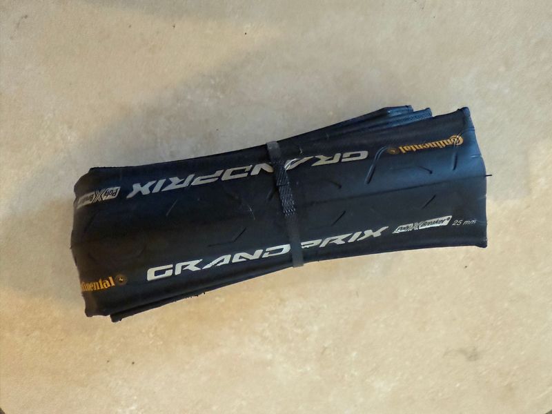 Continental grand prix Tyres & Tubes d'occasion