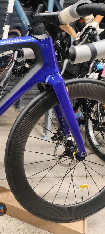 Mavic Cosmic Carbone 65 sl disc 2025 bike de segunda mano — imagen 3 de 4