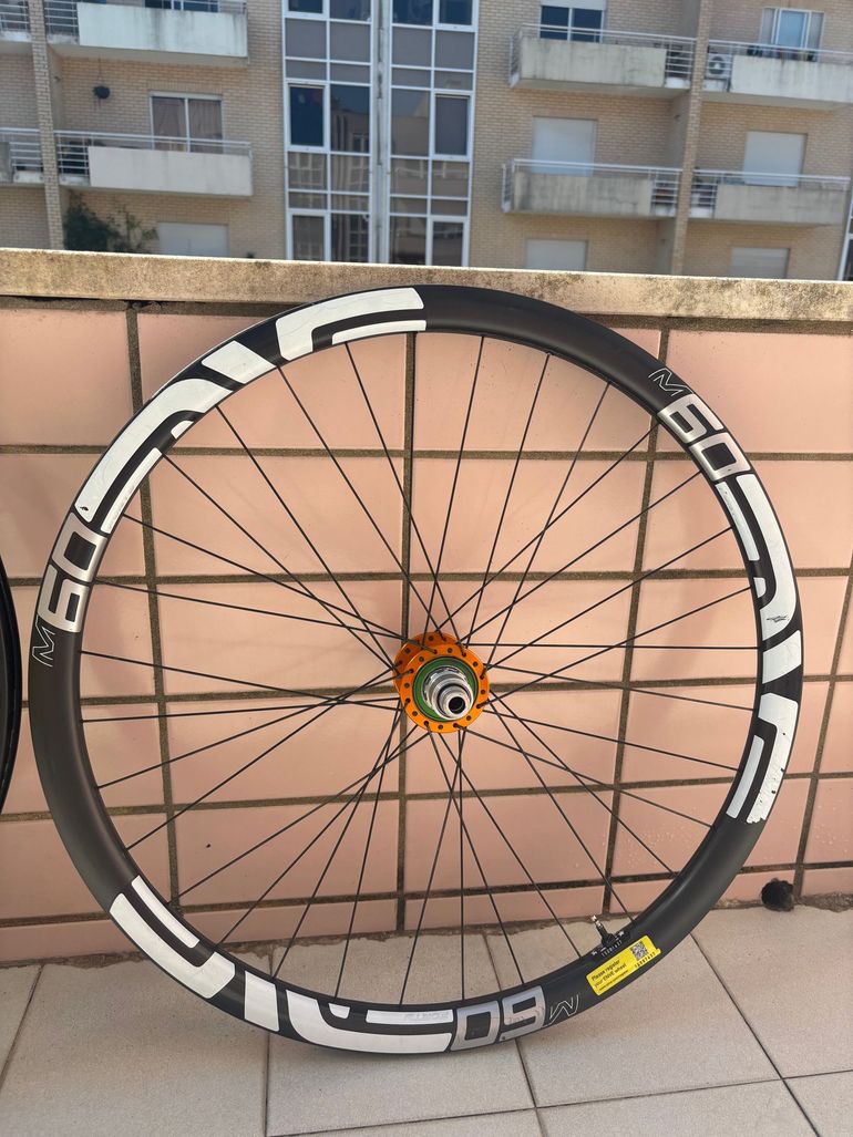 Brugt Enve M60Forty 2024 bike — billede 2 af 13