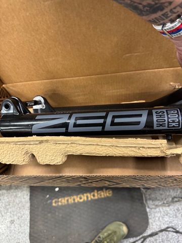 Used RockShox ZEB Select 170 2023 bike — image 2 of 5
