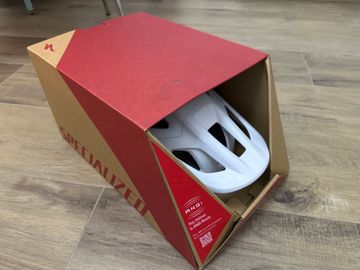 Brugt Specialized Camber helmet white S 2025 bike — billede 3 af 4