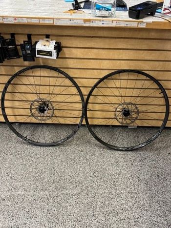 Used Raceface Next SL Carbon 2023 bike — image 1 of 6