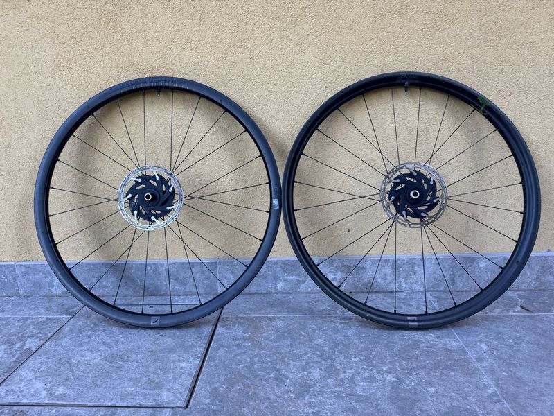 Fulcrum Rapid Red Carbon 2022 Wheels de segunda mano