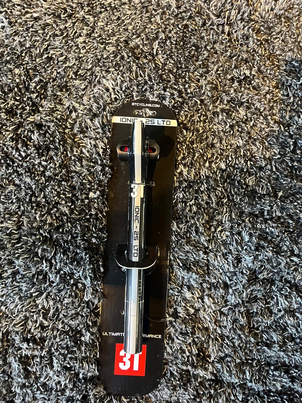 3T IONIC 25 LTD 31.6mm x 280mm シートポスト