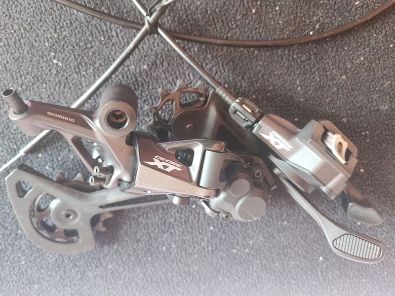 Tweedehands Shimano CAMBIO XT 8100 12 VELOCIDADES 2023 Drivetrain & Pedals