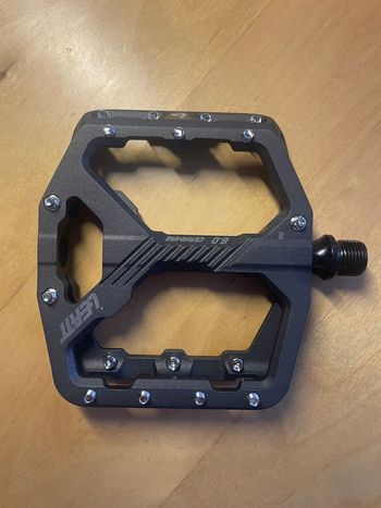 Brugt Leatt CeraMAG AllMtn 8.0 Flatpedale Neu 2025 Drivetrain & Pedals