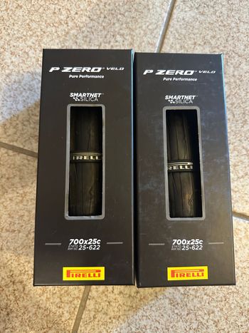 Brugt Pirelli pzero velo Tyres & Tubes