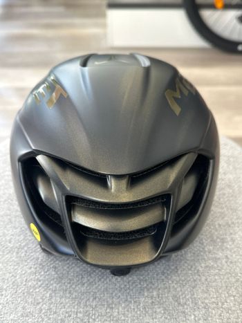 MET MANTA MIPS TADEJ POGACAR 2025 bike usato — immagine 2 di 3