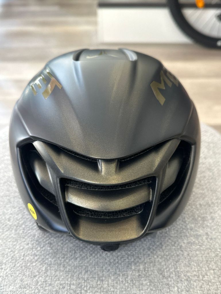 MET MANTA MIPS TADEJ POGACAR 2025 bike usato — immagine 2 di 3