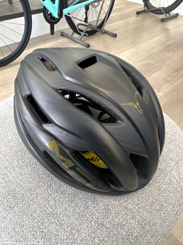 Tweedehands MET TRENTA 3K Carbon Tadej POGACAR 2025 Cycling Accessories