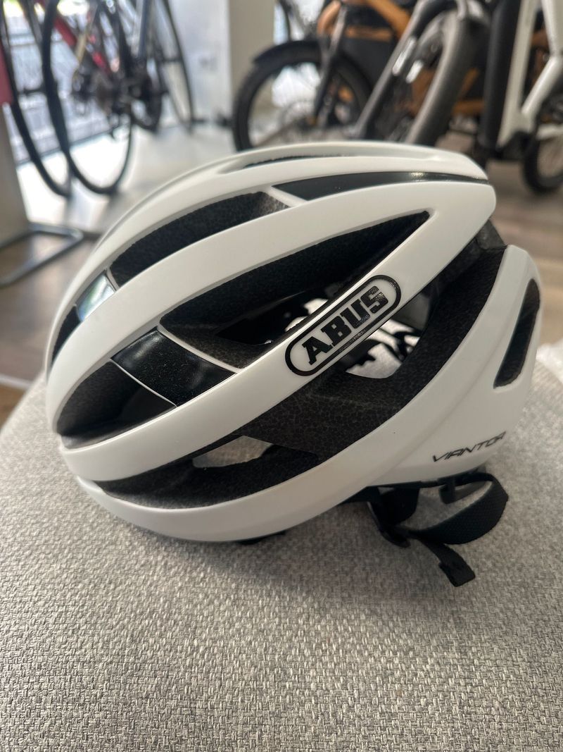 Käytetty ABUS Viantor Polar White 2025 Cycling Accessories