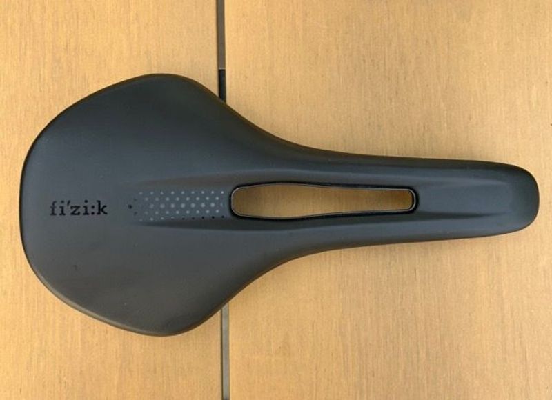 Käytetty Fizik race Kium 140mm 2024 Saddles & Seatposts