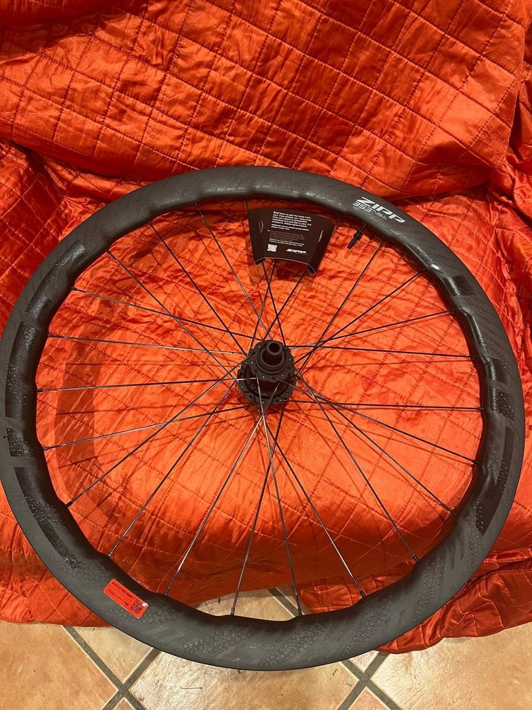 Used Zipp Rueda trasera  353 NSW Disc Brake Center Look Eje pasante 12x100 mm negro 2025 bike — image 2 of 2