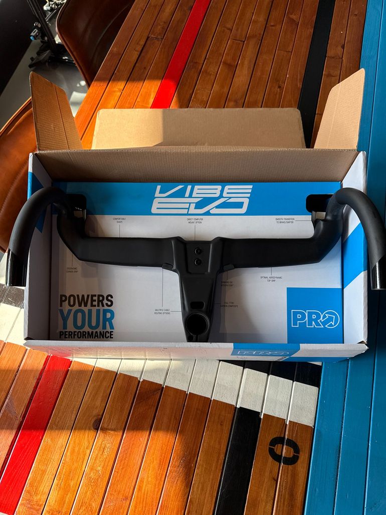 Brugt Pro Vibe EVO Carbon cockpit 2023 bike — billede 3 af 4