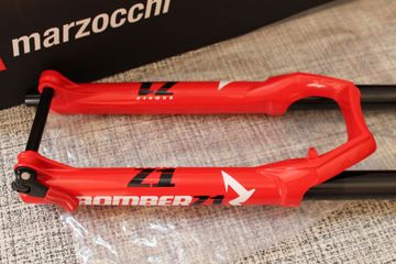 Brugt Marzocchi Bomber Z1 COIL 2023 bike — billede 8 af 12
