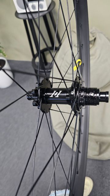 Used Roval Traverse sl 1/1 2025 bike — image 2 of 4