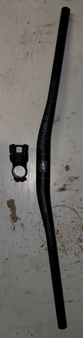 Used Race Face Atlas 2021 bike — image 1 of 6
