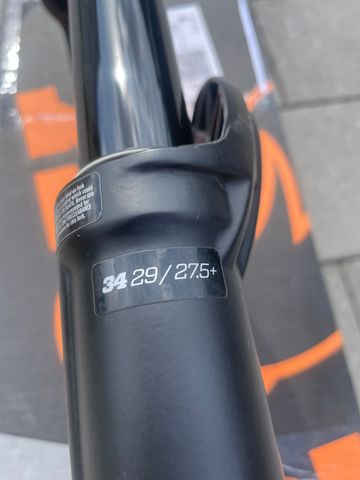 Used FOX 34 performance élite Grip 2 2025 bike — image 5 of 8