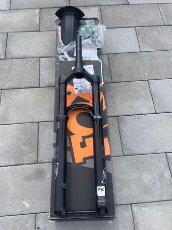 Gebrauchtes FOX 34 performance élite Grip 2 2025 bike — Bild 8 von 8