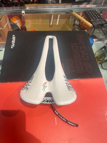 Tweedehands Selle Smp composit 2025 Saddles & Seatposts