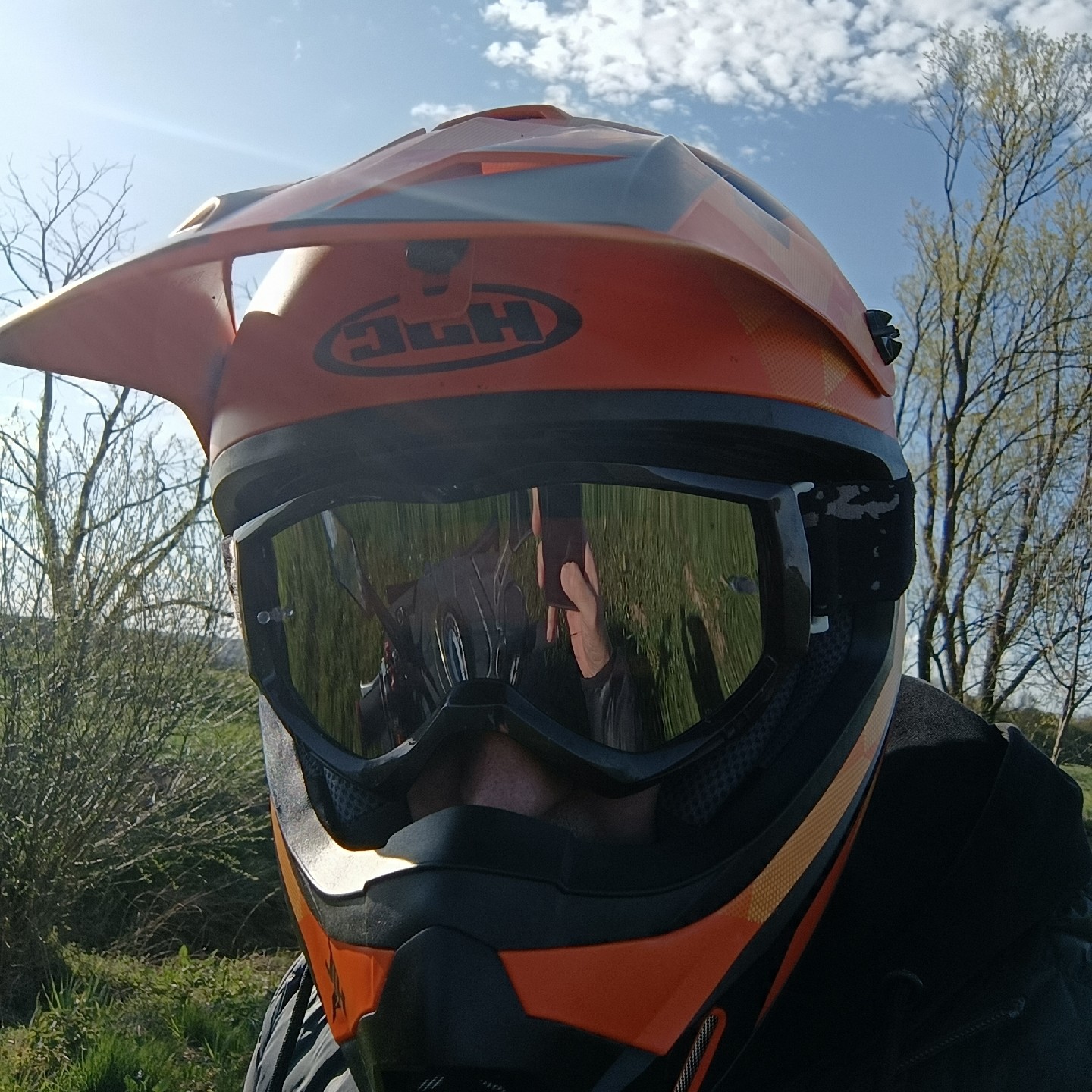 MG